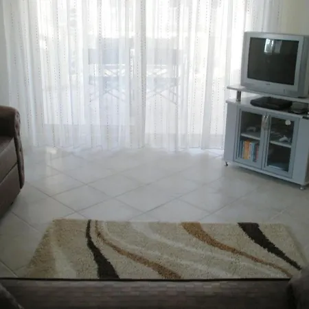 2 Bed, 2 Bath On Private Site Within 300m Of The Apartament Bogazici