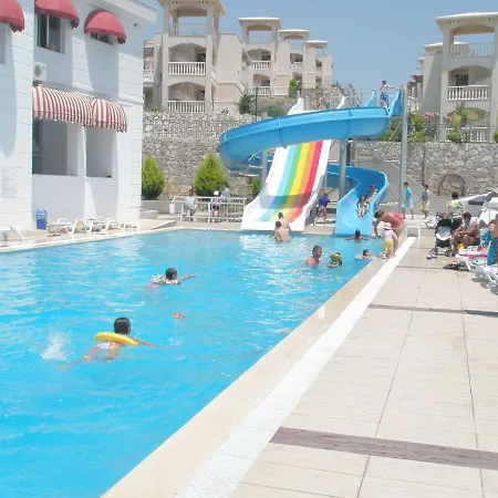 2 Bed, 2 Bath On Private Site Within 300m Of The Apartament