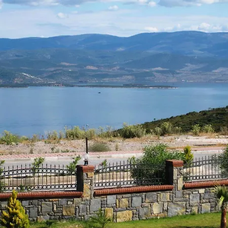2 Bed, 2 Bath On Private Site Within 300m Of The Apartament