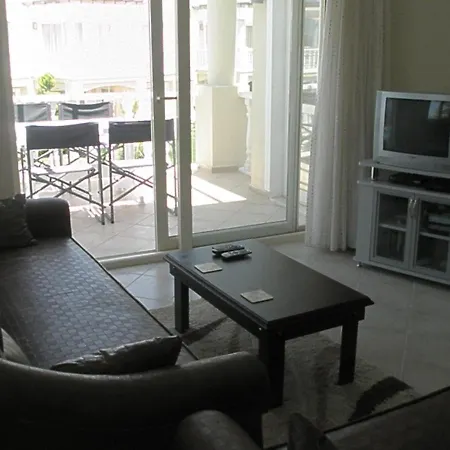 2 Bed, 2 Bath On Private Site Within 300m Of The Apartament *